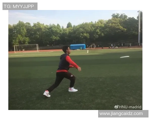 深圳飞盘队边路渗透战术解析与实战应用探讨 深圳飞盘队边路渗透战术解析与实战应用探讨